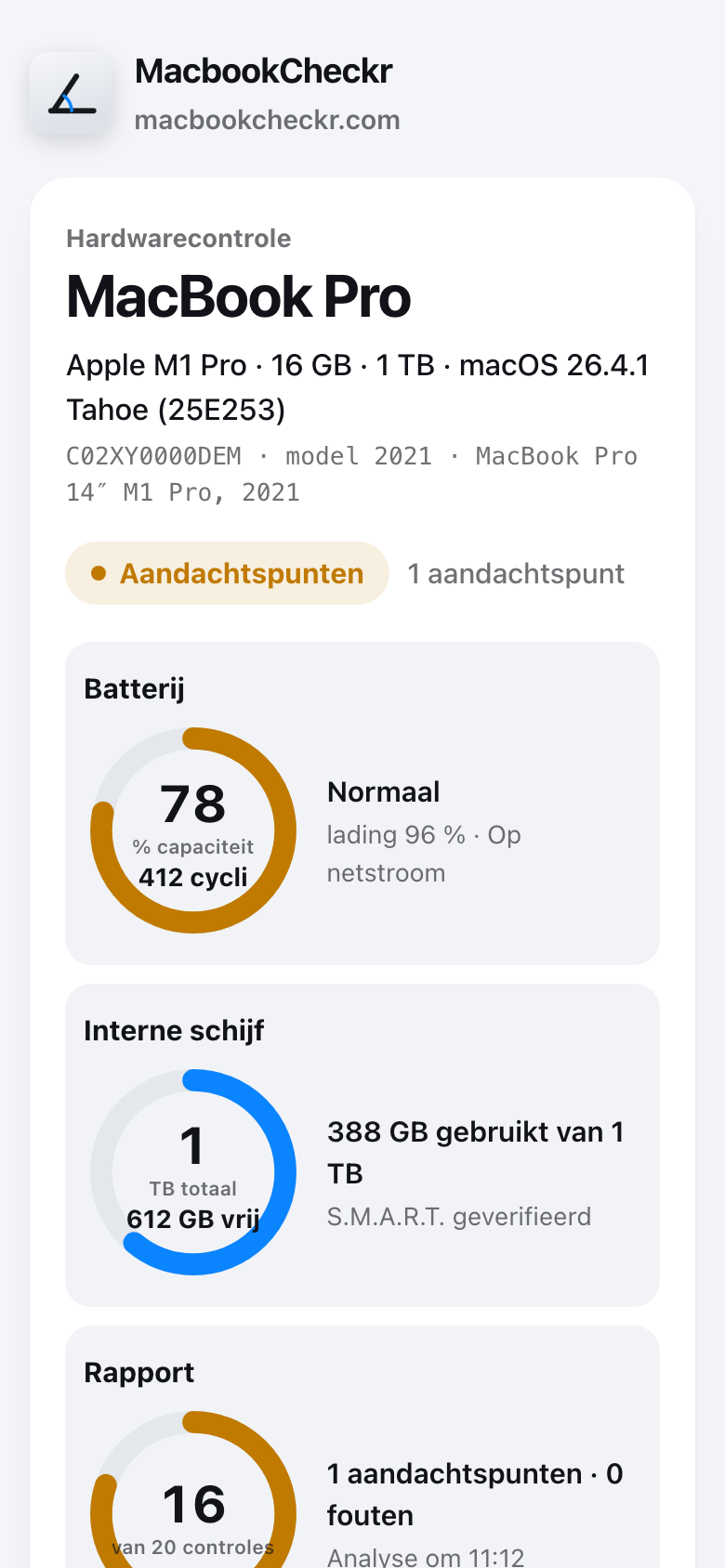 Een MacBook Pro-rapport op een telefoon: ringen voor batterij, opslag en controles, daarna de aandachtspunten.